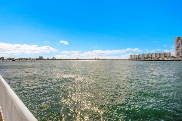 2016 Bay Dr 604, Miami Beach, FL 33141