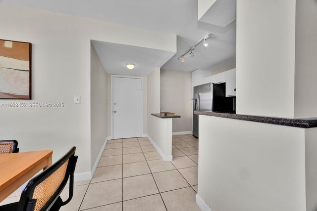 2016 Bay Dr 604, Miami Beach, FL 33141