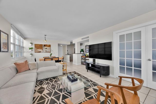 2016 Bay Dr 604, Miami Beach, FL 33141