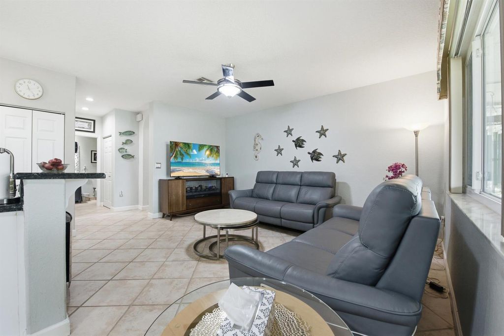 Image 13 of property listing at 9807 NW 20th Street, Pembroke Pines, FL 33024