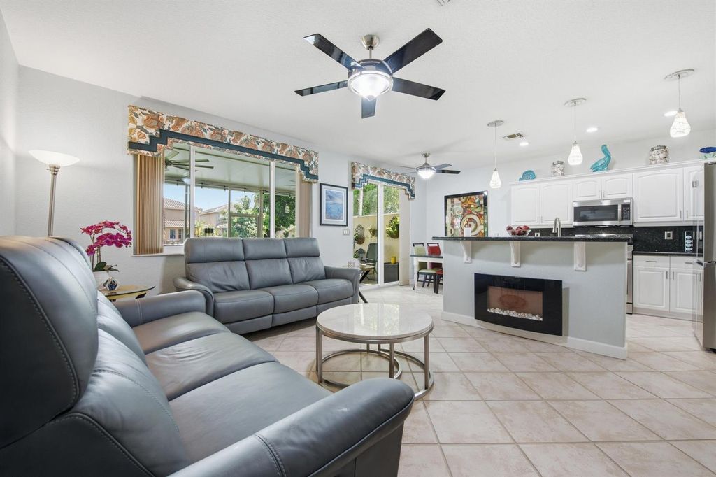 Image 15 of property listing at 9807 NW 20th Street, Pembroke Pines, FL 33024