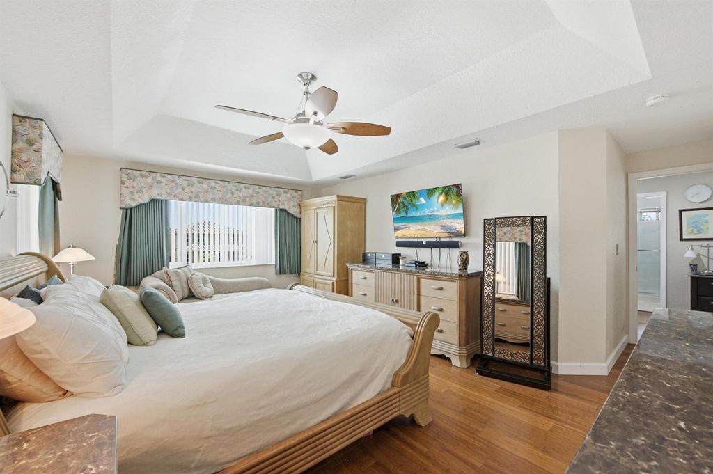 Image 20 of property listing at 9807 NW 20th Street, Pembroke Pines, FL 33024