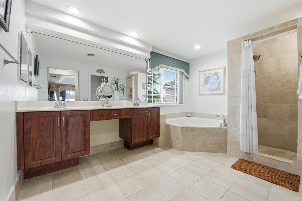 Image 25 of property listing at 9807 NW 20th Street, Pembroke Pines, FL 33024