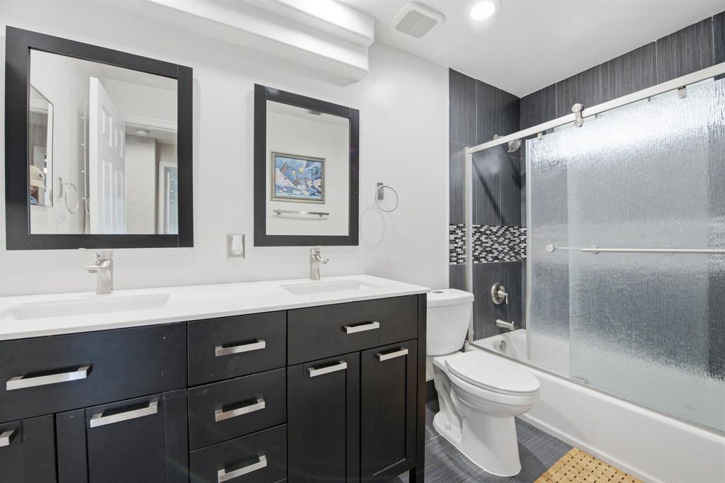 Image 28 of property listing at 9807 NW 20th Street, Pembroke Pines, FL 33024