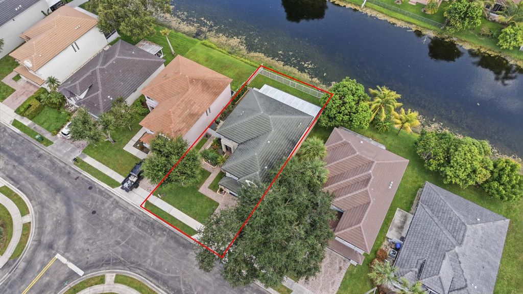 Image 3 of property listing at 9807 NW 20th Street, Pembroke Pines, FL 33024