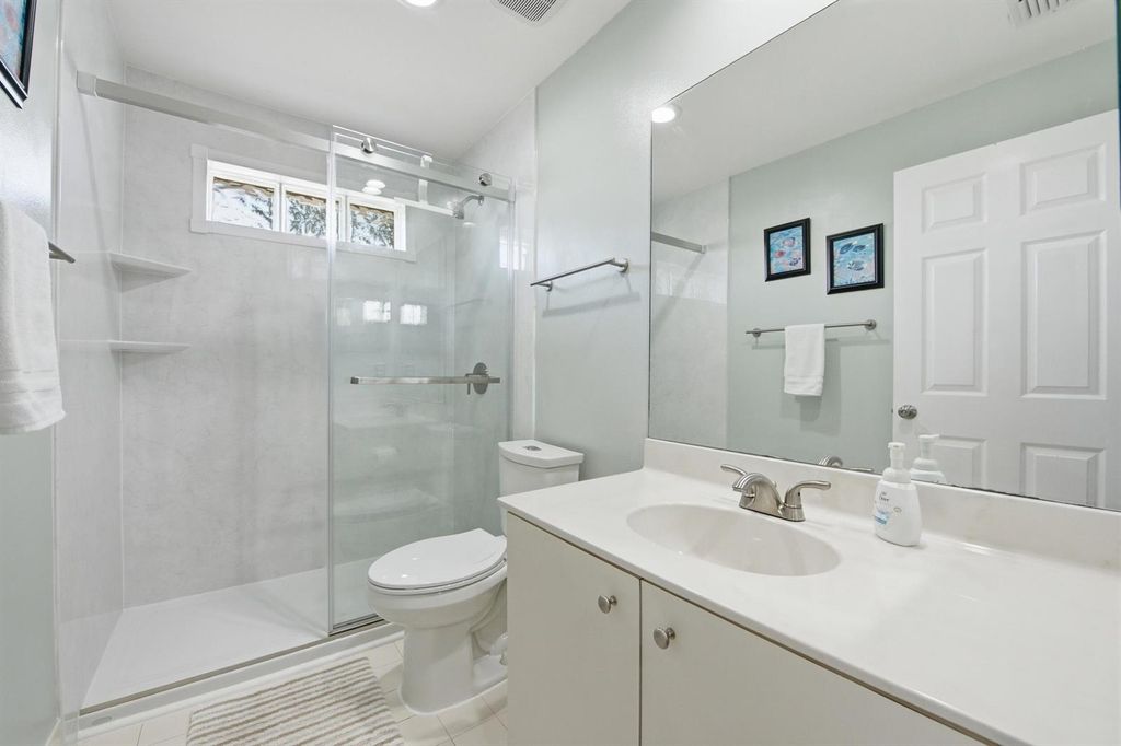 Image 32 of property listing at 9807 NW 20th Street, Pembroke Pines, FL 33024