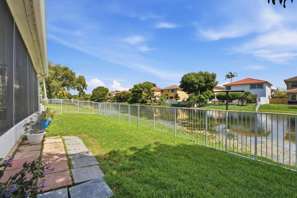 Image 37 of property listing at 9807 NW 20th Street, Pembroke Pines, FL 33024