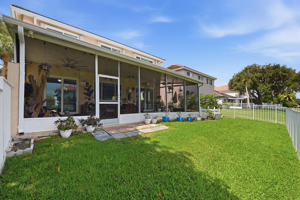 Image 38 of property listing at 9807 NW 20th Street, Pembroke Pines, FL 33024