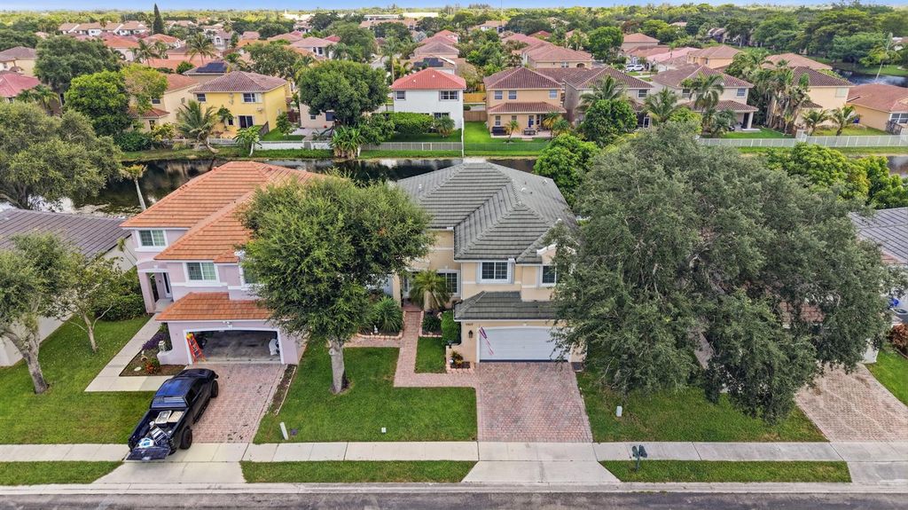 Image 41 of property listing at 9807 NW 20th Street, Pembroke Pines, FL 33024