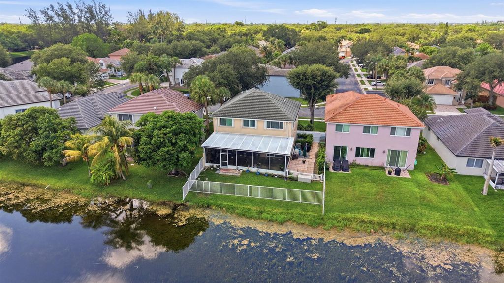 Image 44 of property listing at 9807 NW 20th Street, Pembroke Pines, FL 33024