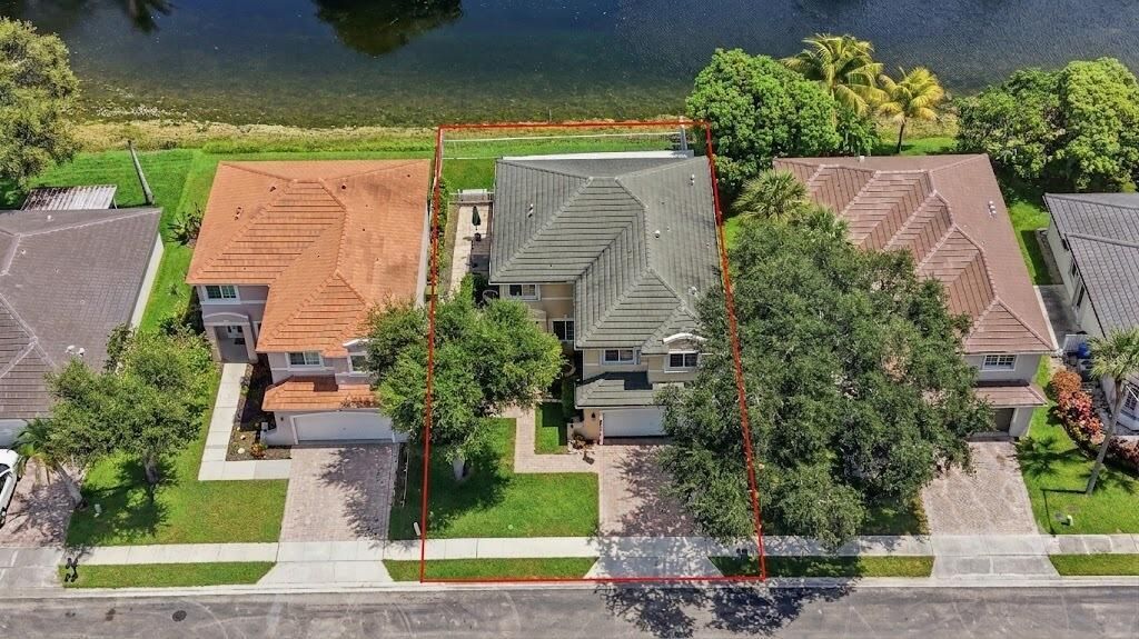 Image 46 of property listing at 9807 NW 20th Street, Pembroke Pines, FL 33024