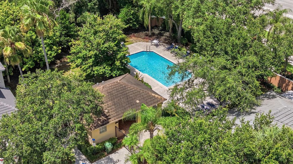 Image 47 of property listing at 9807 NW 20th Street, Pembroke Pines, FL 33024