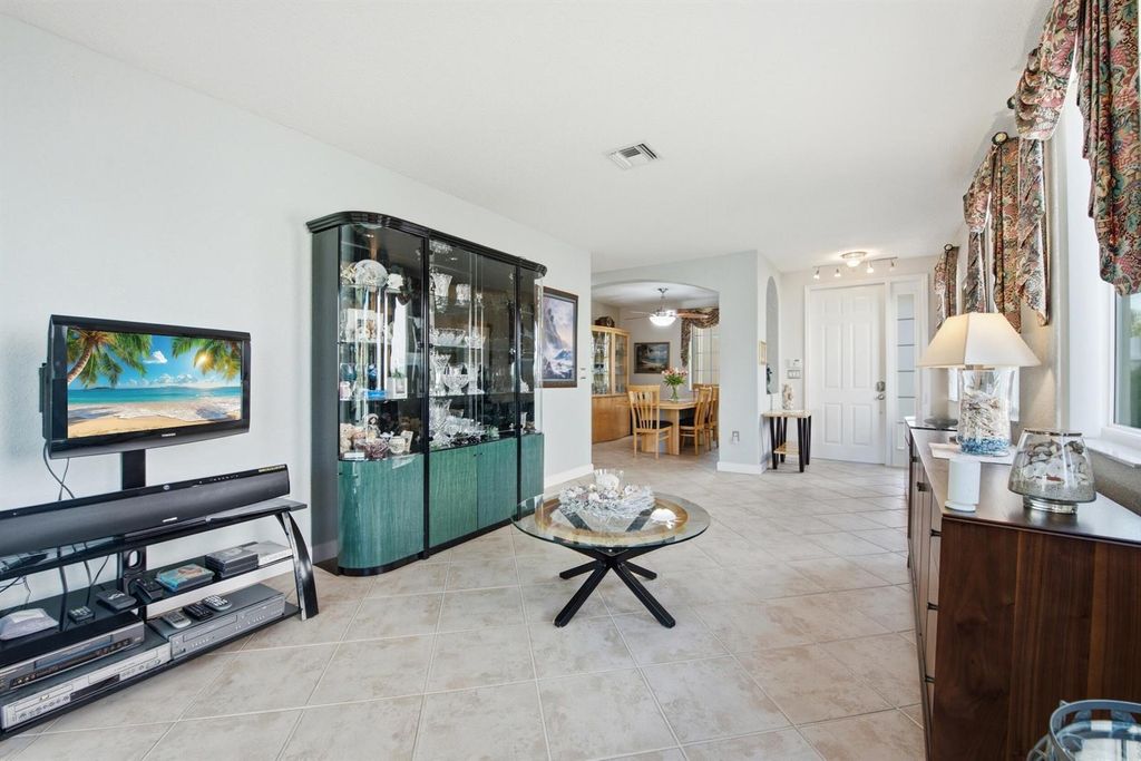 Image 5 of property listing at 9807 NW 20th Street, Pembroke Pines, FL 33024