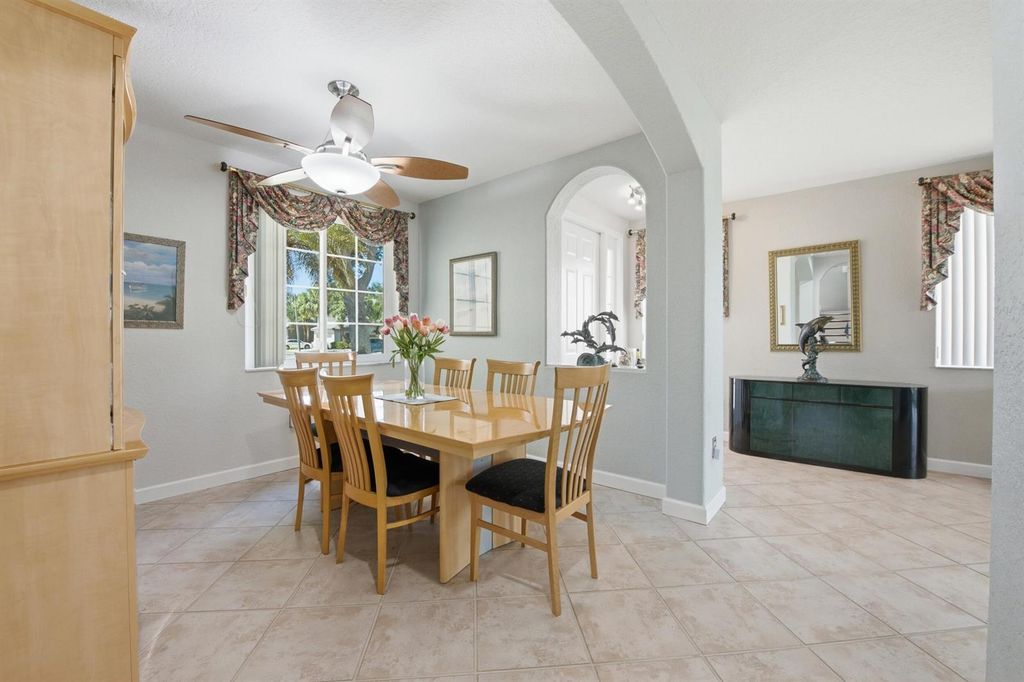 Image 7 of property listing at 9807 NW 20th Street, Pembroke Pines, FL 33024