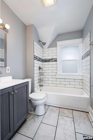 252 W 29th Street, Davenport, IA 52803