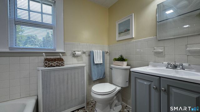 406 Oakwood Avenue, West Hartford, CT 06110