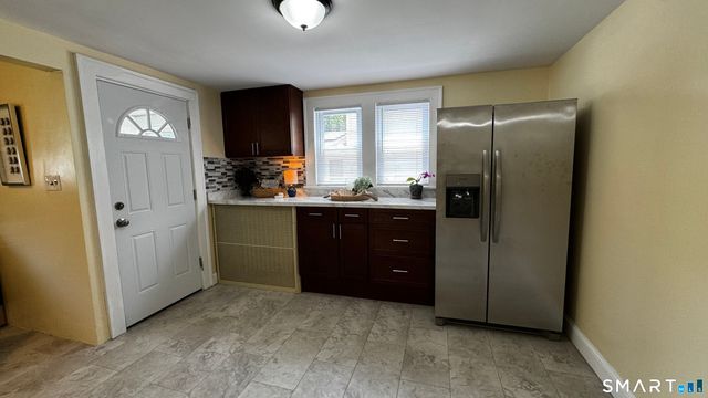 406 Oakwood Avenue, West Hartford, CT 06110