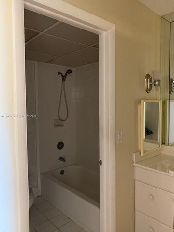 3710 Inverrary Drive 3K, Lauderhill, FL 33319