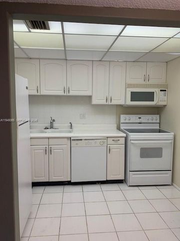 3710 Inverrary Drive 3K, Lauderhill, FL 33319