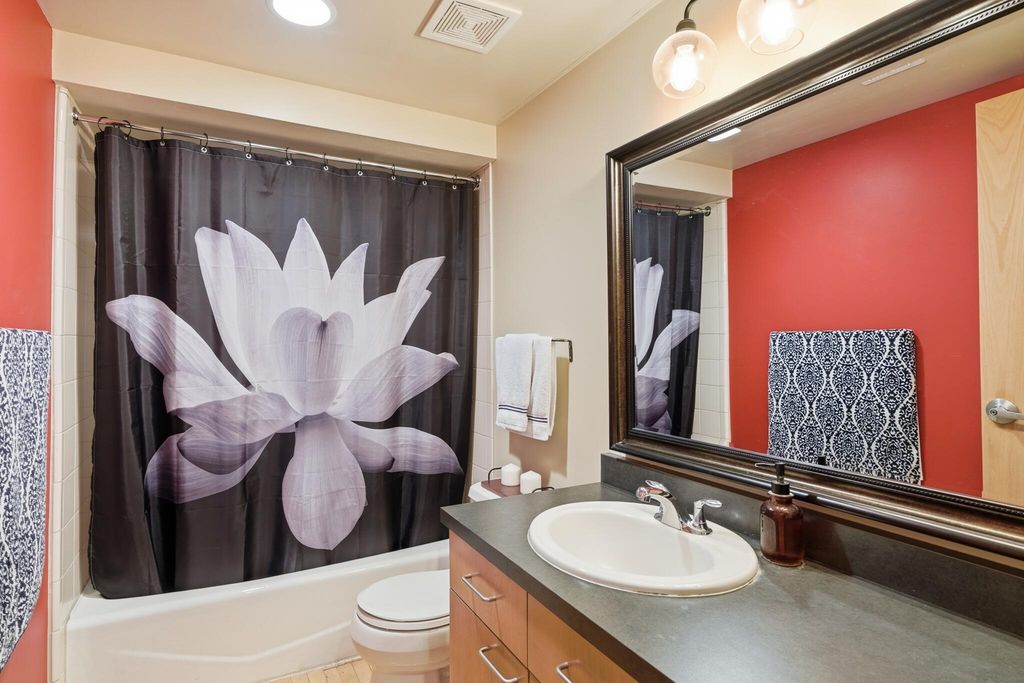 Image 10 of property listing at 300 Tijeras Avenue NE APT 313, Albuquerque, NM 87102