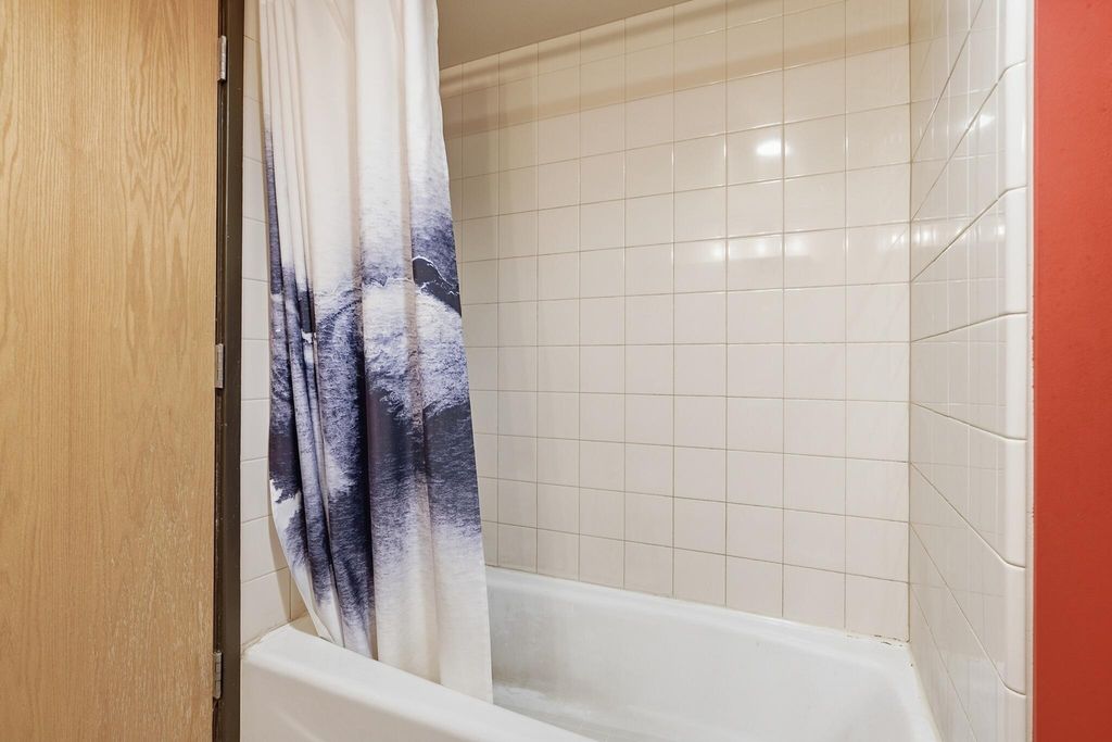 Image 16 of property listing at 300 Tijeras Avenue NE APT 313, Albuquerque, NM 87102