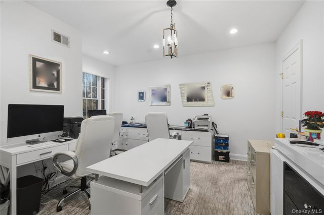 23 Hathaway Lane, Manhasset, NY 11030