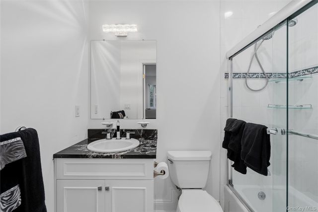 23 Hathaway Lane, Manhasset, NY 11030