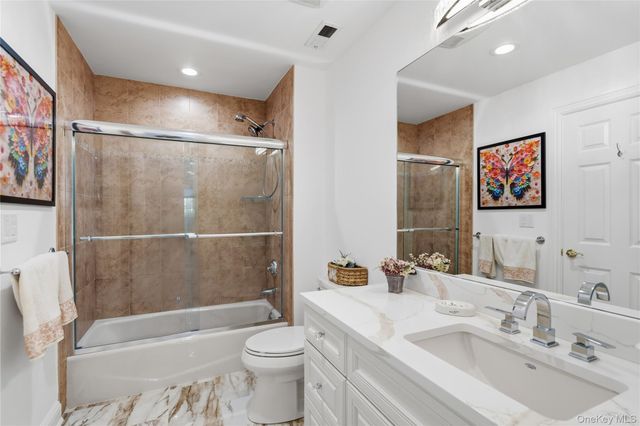 23 Hathaway Lane, Manhasset, NY 11030