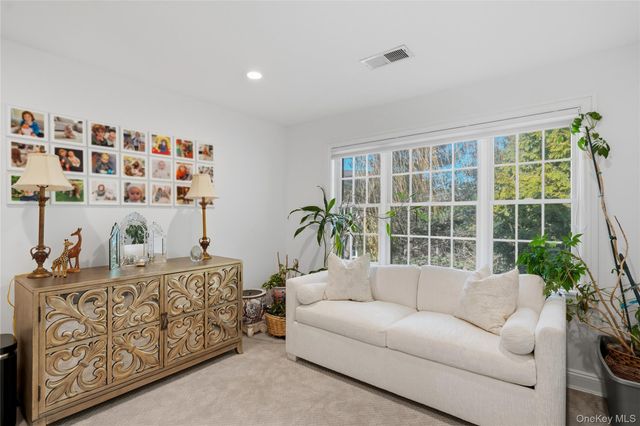 23 Hathaway Lane, Manhasset, NY 11030