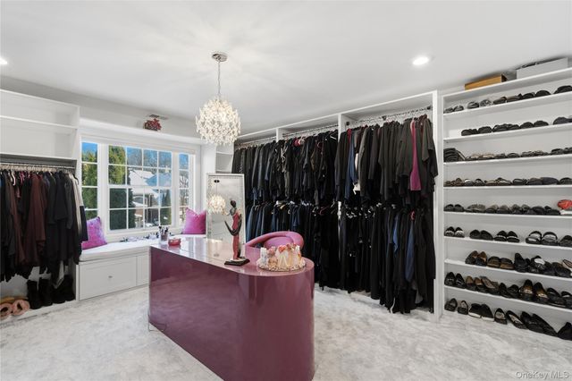 23 Hathaway Lane, Manhasset, NY 11030