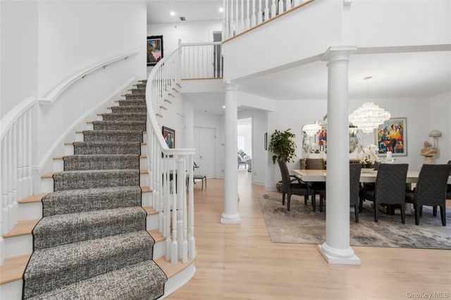 23 Hathaway Lane, Manhasset, NY 11030