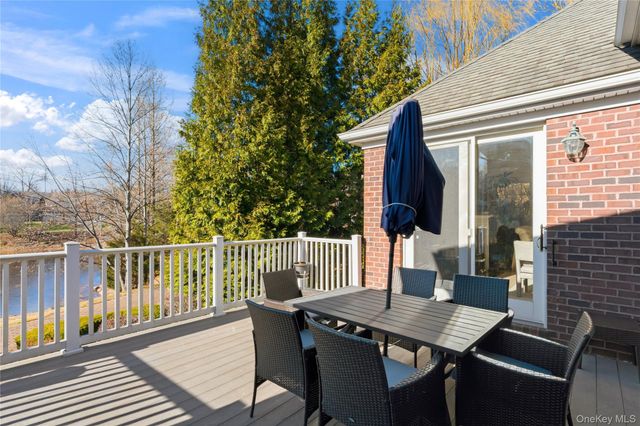 23 Hathaway Lane, Manhasset, NY 11030