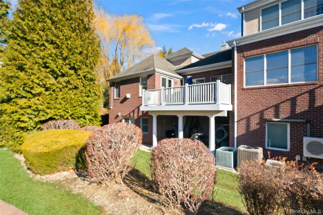 23 Hathaway Lane, Manhasset, NY 11030