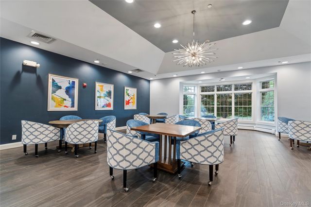 23 Hathaway Lane, Manhasset, NY 11030