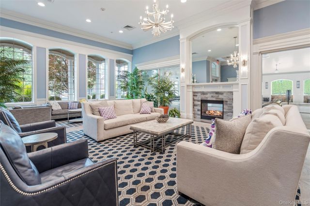 23 Hathaway Lane, Manhasset, NY 11030