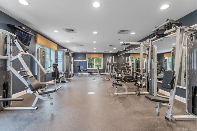 23 Hathaway Lane, Manhasset, NY 11030