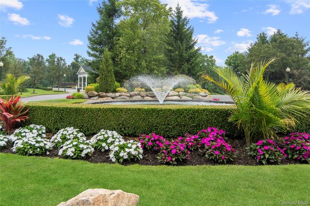 23 Hathaway Lane, Manhasset, NY 11030