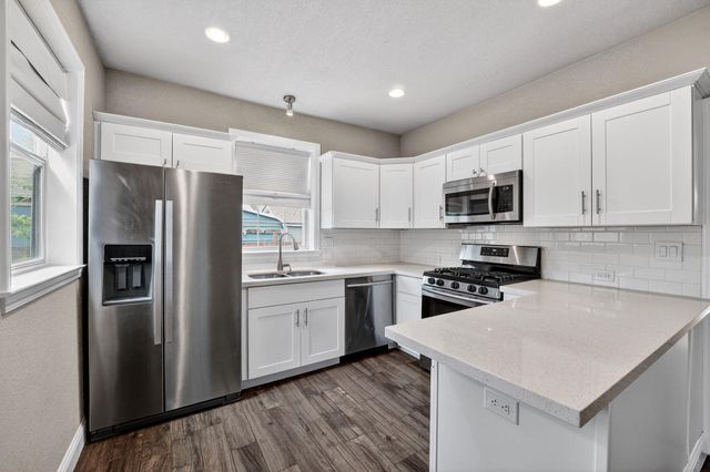 806 E 3rd ST, Georgetown, TX 78626