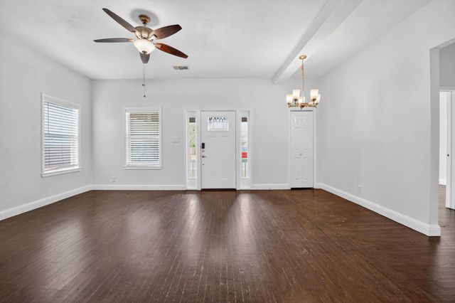 806 E 3rd ST, Georgetown, TX 78626