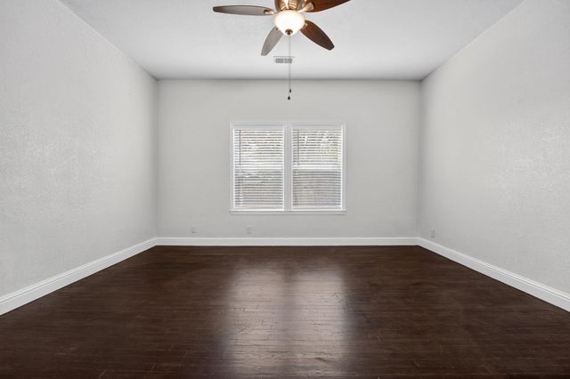 806 E 3rd ST, Georgetown, TX 78626