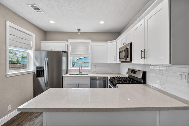 806 E 3rd ST, Georgetown, TX 78626