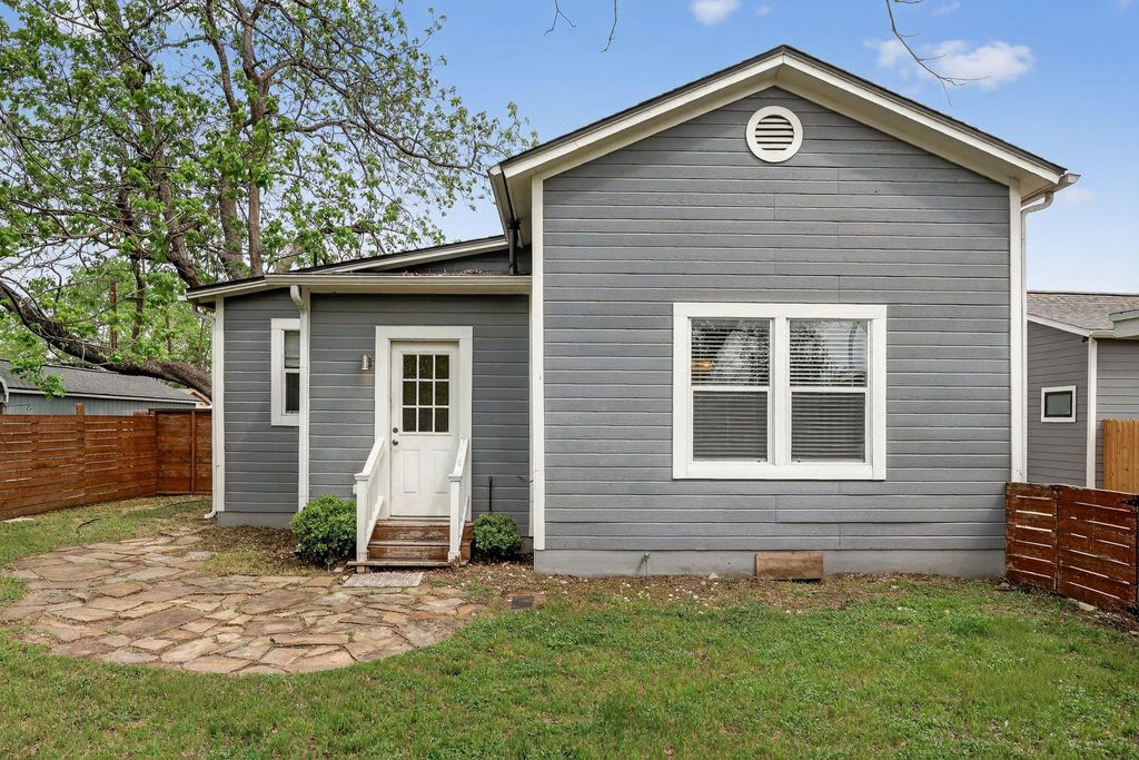 806 E 3rd ST, Georgetown, TX 78626