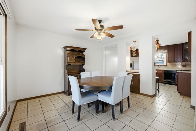 220 Dato Drive, Streamwood, IL 60107