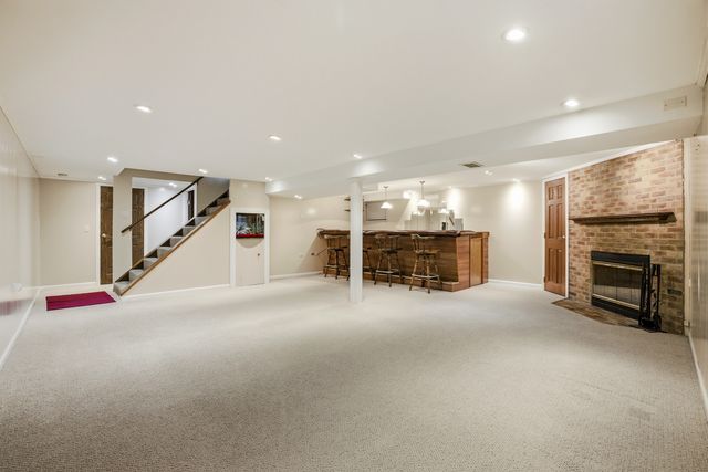 220 Dato Drive, Streamwood, IL 60107