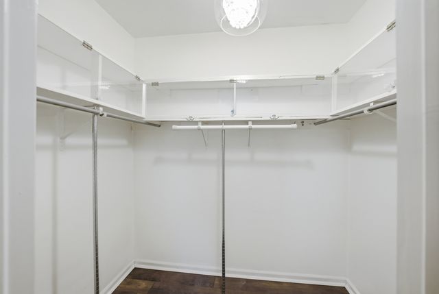 220 Dato Drive, Streamwood, IL 60107