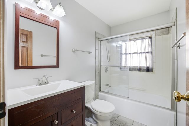 220 Dato Drive, Streamwood, IL 60107