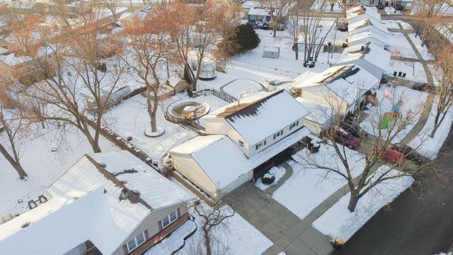 220 Dato Drive, Streamwood, IL 60107