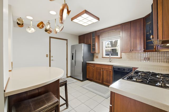 220 Dato Drive, Streamwood, IL 60107