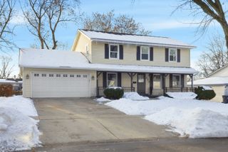 220 Dato Drive, Streamwood, IL 60107