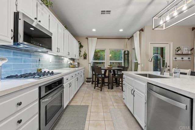 3297 Meadow Crest Place, Escondido, CA 92027